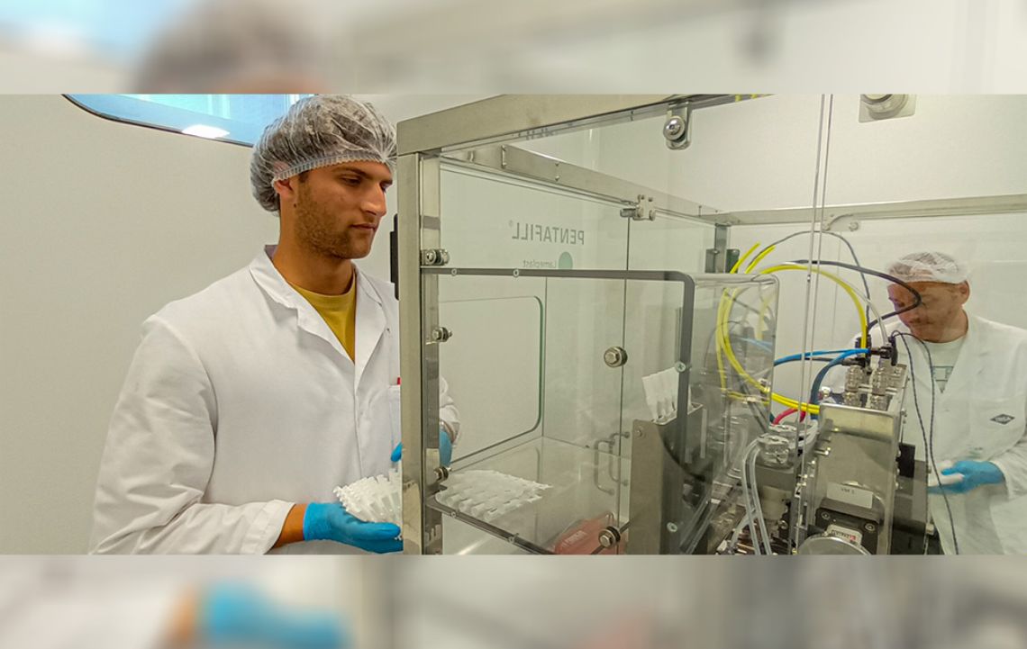 ©Lorenzo Bellorini - Innovation is the scale creation of specialties on semi-industrial plants. In the picture: stages of preparation of single-dose products in oral drops made in the GMP department at the Manno site (CH) 