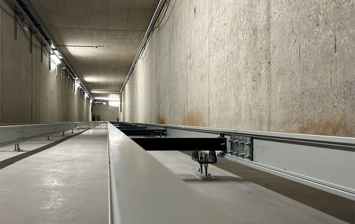 ©Samuele Tenca - Velocità, precisione ed efficienza: il sistema di movimentazione automatico nel tunnel del sito produttivo cosmos 