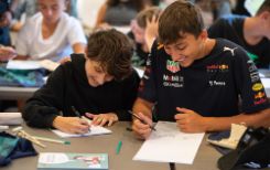 Two students drawing a comic during a workshop of the 