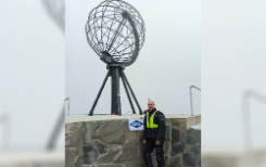 ©Christian Cesena - Persona è l’insieme di tutte le esperienze, le passioni e le relazioni che si coltivano anche al di fuori del lavoro. (Nella foto: a Nordkapp, Norvegia, dopo un viaggio di 5'000 km in moto)